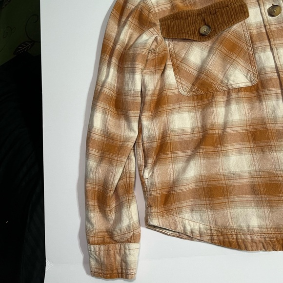 Women's Plaid Utility Jacket in Tan and Cream - Picture 4 of 12